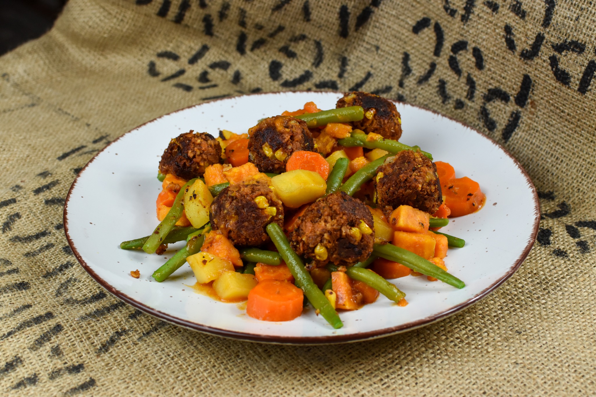 Kidneybohnen-Bällchen mit Gemüse in süß-saurer Soße – Vegan &amp; Life